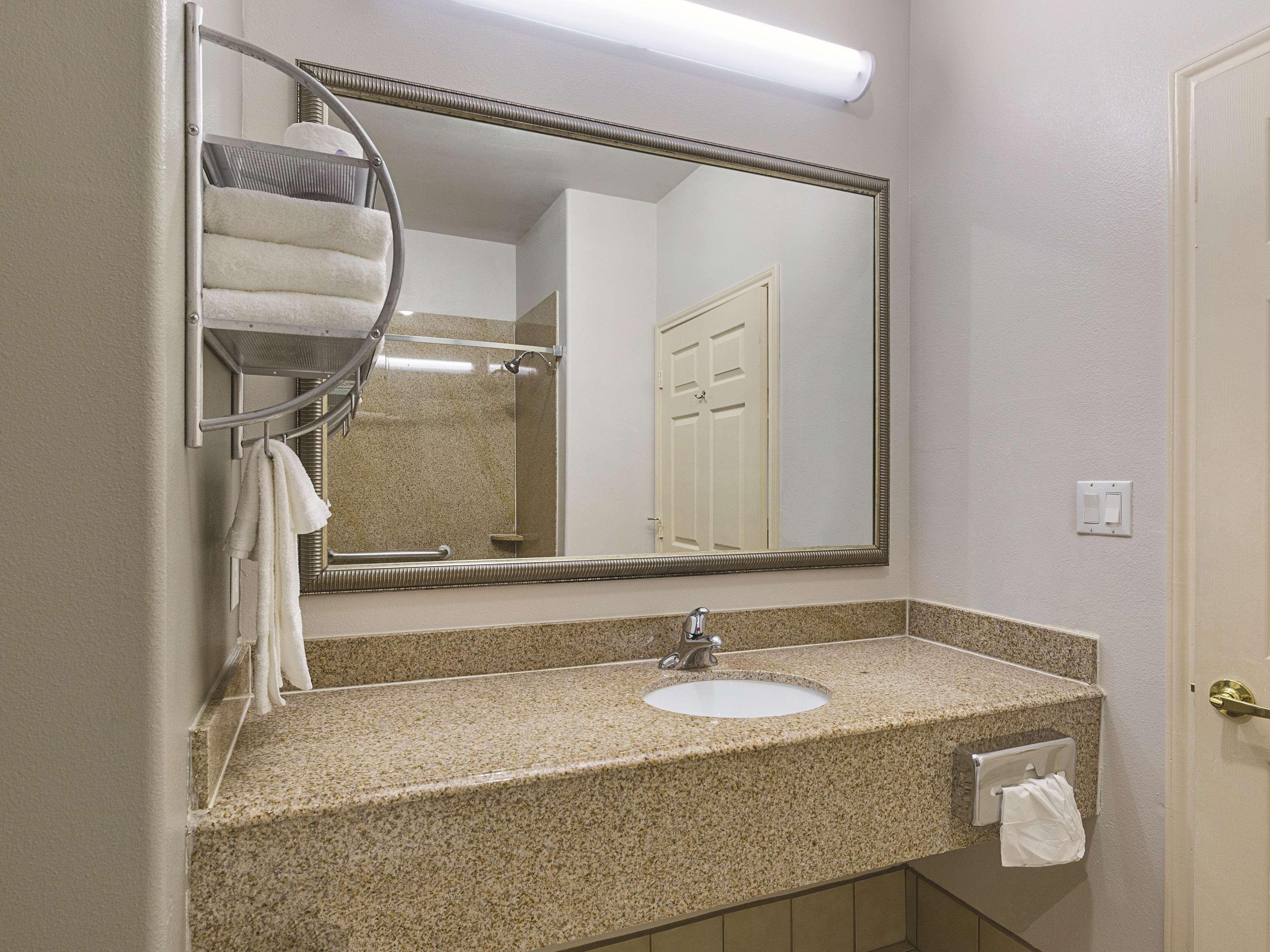 La Quinta By Wyndham Deer Park Ξενοδοχείο Εξωτερικό φωτογραφία